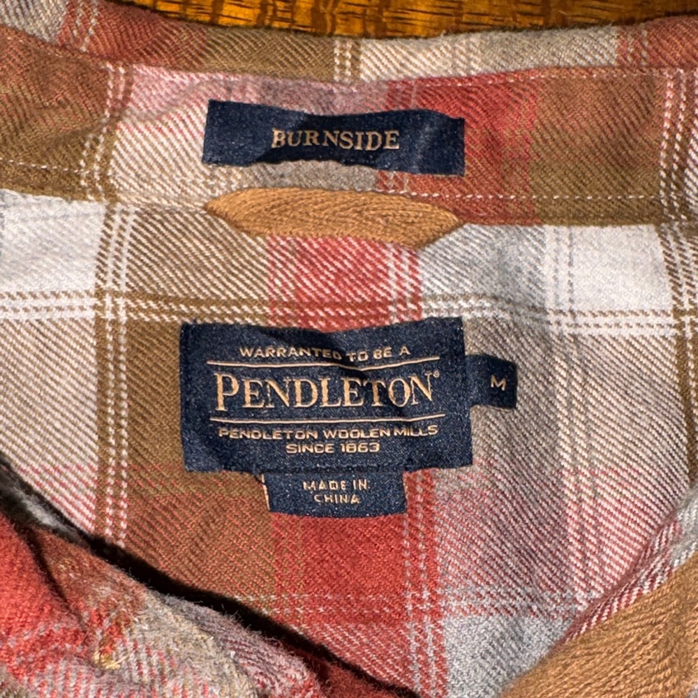 Pendleton Plaid Burnside flannel Button-Up Shirt.… - image 4